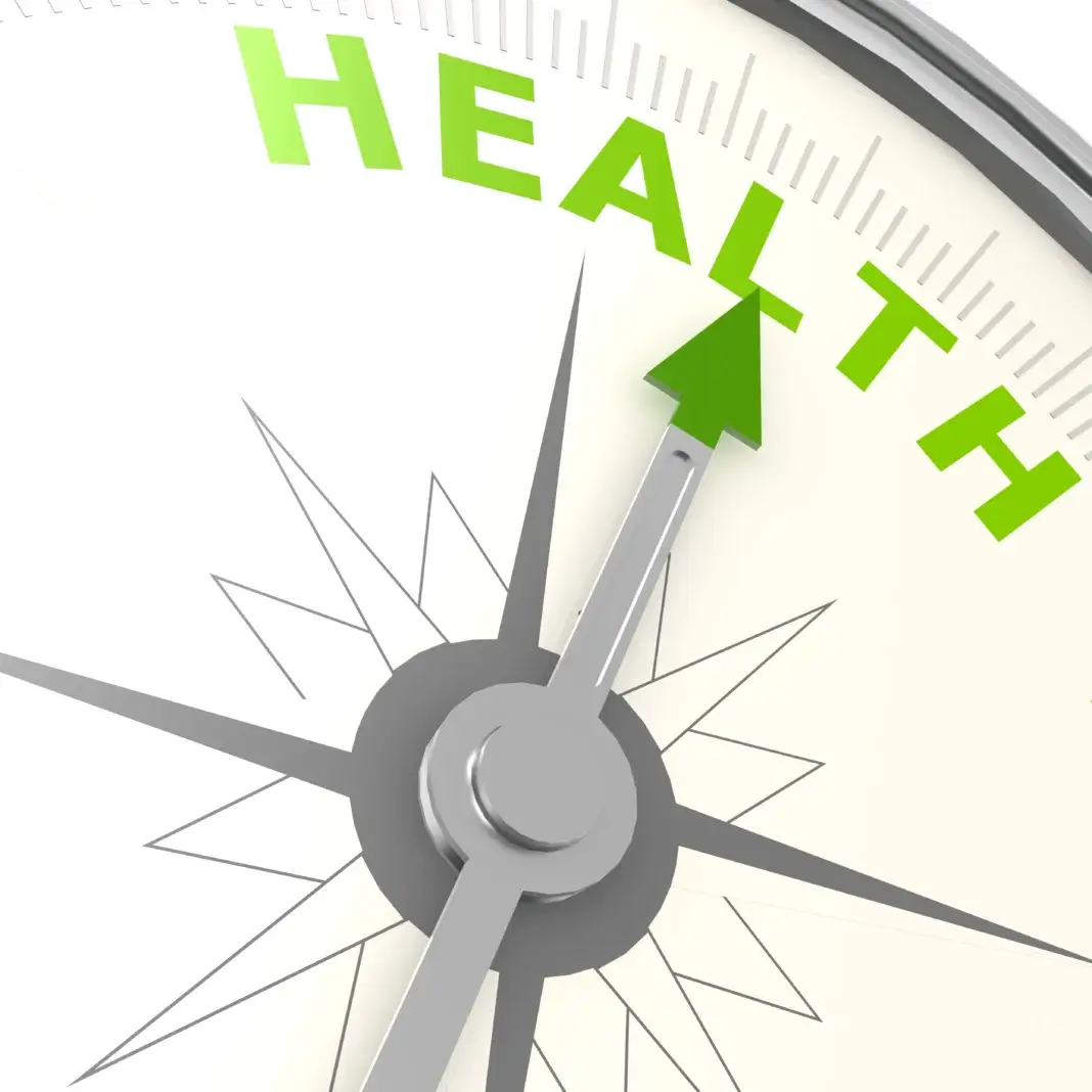 Illustration d’une boussole dont l’aiguille pointe vers le mot « Health », symbolisant l’orientation du système de santé vers une approche globale, centrée sur la prévention, le prendre soin et les déterminants de santé.